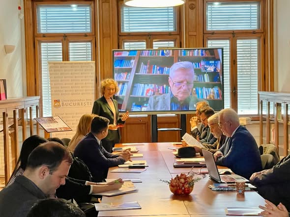 Participanții la Masa rotundă anuală ARDC 2025, la CEREFREA Villa Noël, în timpul unei intervenții online